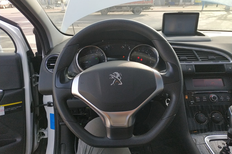 标致3008 2015款 1.6THP 自动经典版中控内饰13