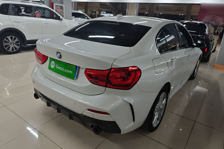 宝马1系 2021款 120i M运动曜夜版车身外观6005