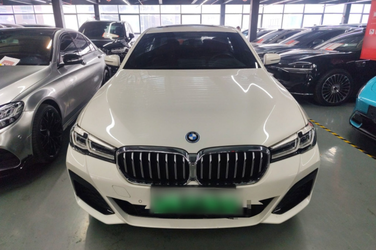 宝马5系新能源 2022款 改款二 535Le 先锋版M运动套装车身外观2