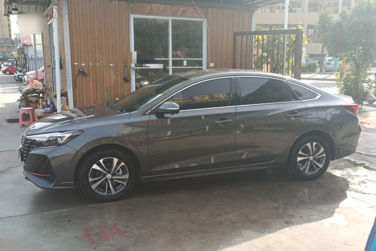 长安 逸动 2024款 PLUS 蓝鲸NE 1.4T GDI DCT高能版车身外观4