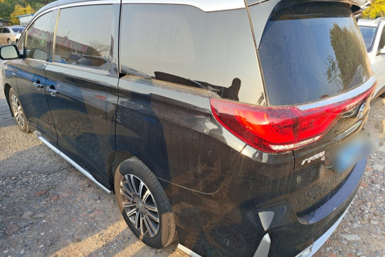 广汽传祺 传祺M8 2021款 大师系列 390T 尊贵版车身外观4