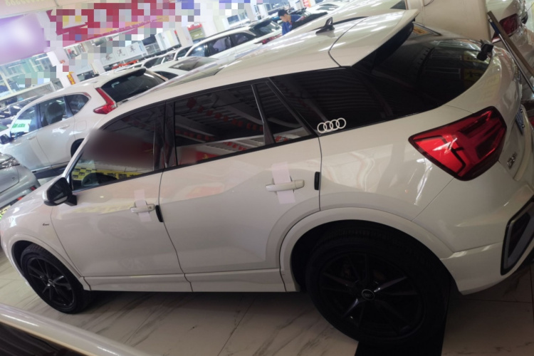 奥迪Q2L 2022款 35 TFSI 进取动感型车身外观4