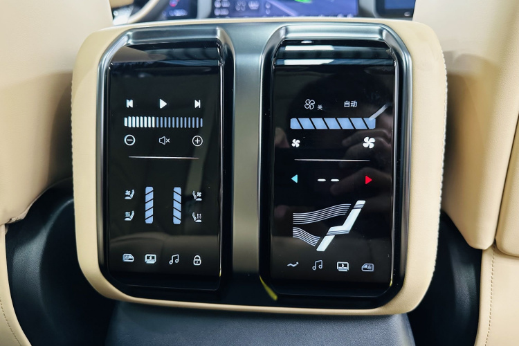 方程豹 豹8 2025款 智勇旗舰版 7座局部细节9004