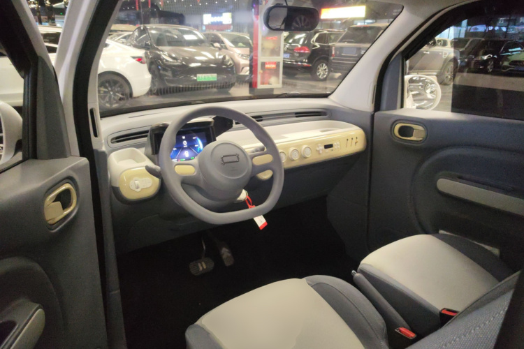 奔腾小马 2025款 222km 灵动马中控内饰12