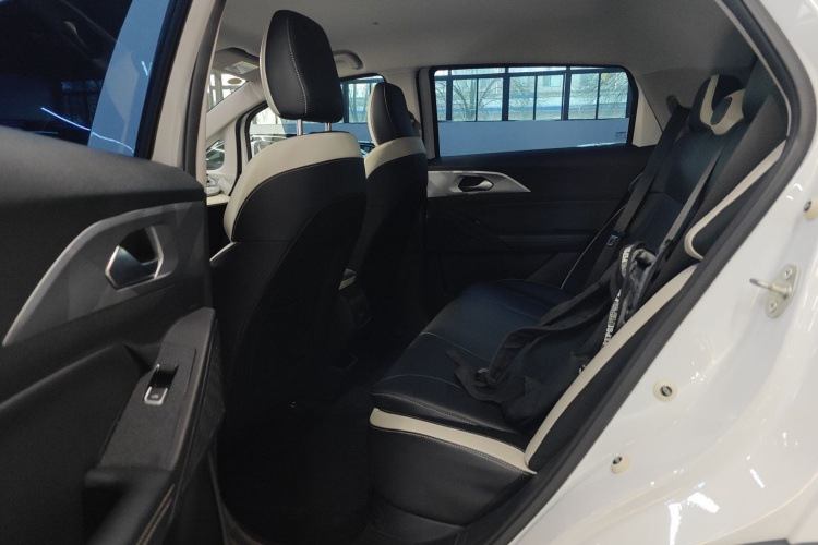 吉利几何 几何E 2022款 320KM 乖巧虎 5座中控内饰21