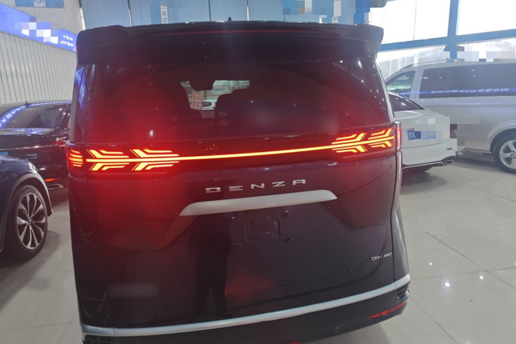 腾势D9 2022款 DM-i 970 四驱旗舰型车身外观6