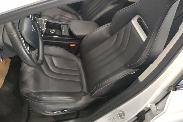 哪吒汽车 2022款 哪吒U-Ⅱ 610 三元锂中控内饰19