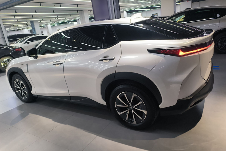雷克萨斯RZ 2023款 450e 四驱纵享版车身外观6003