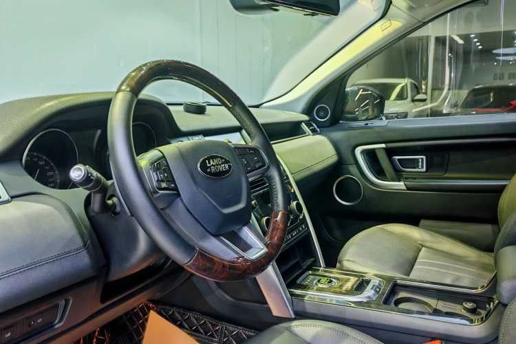 路虎 发现神行 2018款 240PS SE版中控内饰7001