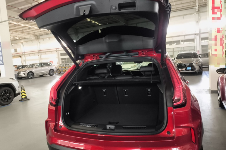 凯迪拉克XT4 2024款 28T 两驱豪华型中控内饰23