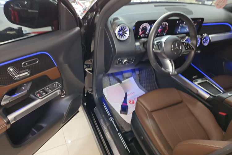 奔驰GLB 2024款 改款 GLB 220 时尚型中控内饰20