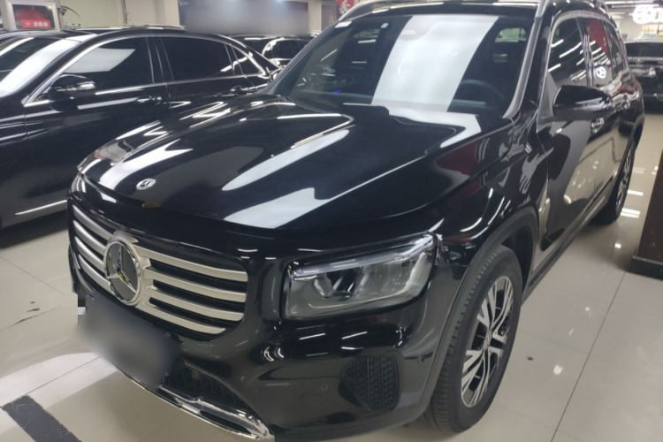 奔驰GLB 2025款 GLB 220 动感型车身外观1