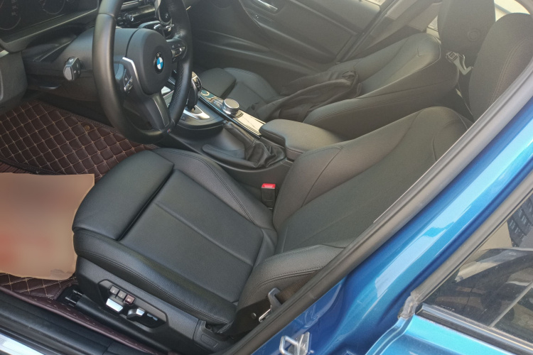 宝马3系 2019款 320Li M运动套装中控内饰19