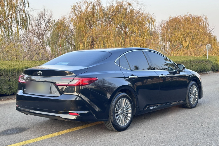 丰田 凯美瑞 2024款  双擎 2.0HG 尊贵版车身外观6004