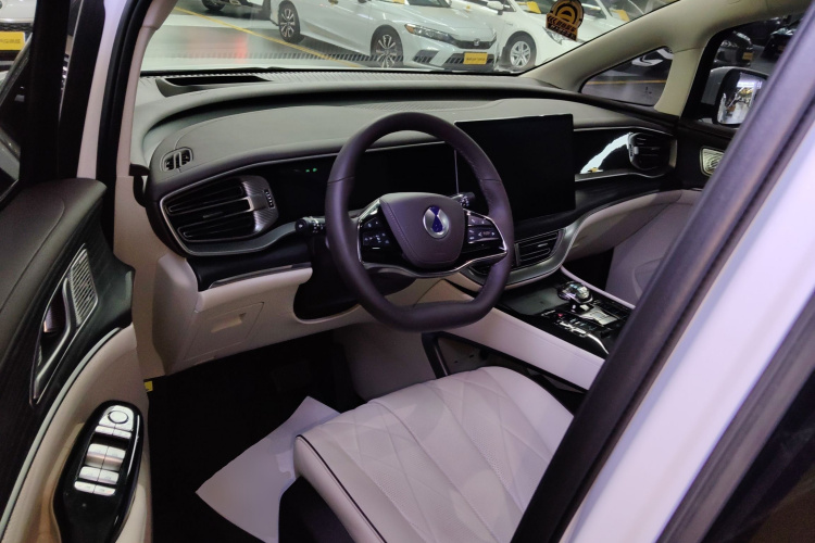 腾势D9 2024款 DM-i 980 四驱尊荣型中控内饰20