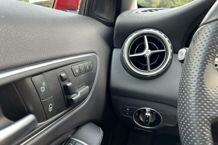 奔驰GLA 2015款 GLA 200 动感型局部细节18