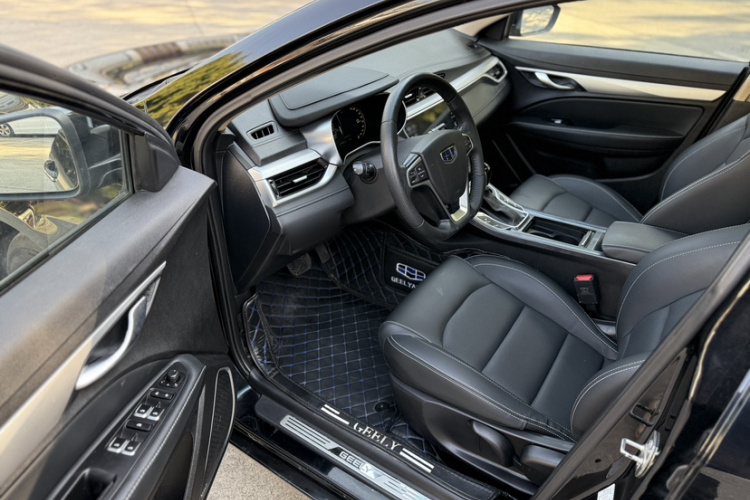 吉利汽车 帝豪 2018款 1.5L CVT向上互联版中控内饰7004