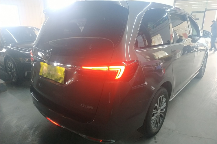 别克GL8 2023款 陆上公务舱 智享型车身外观7