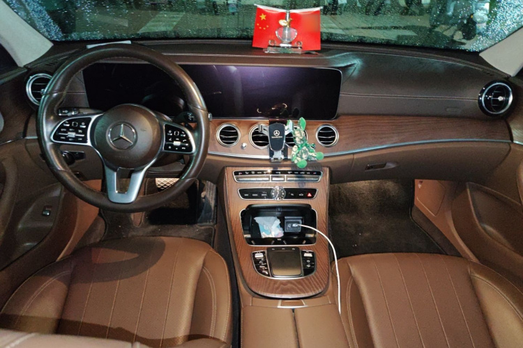 奔驰E级 2020款 E 300 L 豪华型中控内饰12