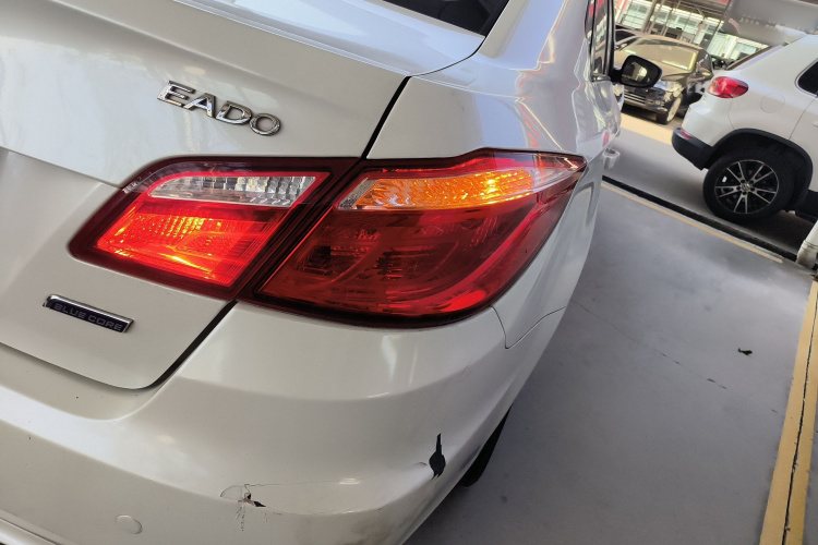 长安 逸动 2014款 1.6L 自动豪华型车身外观6006