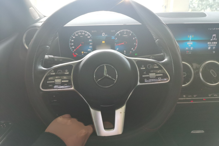 奔驰B级 2021款 B 200 动感型中控内饰7002