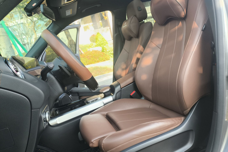 奔驰GLB 2022款 改款二 GLB 200 时尚型局部细节19