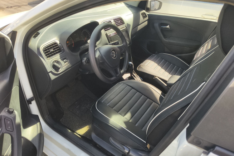 大众 Polo 2016款 1.4L 自动风尚型中控内饰7002