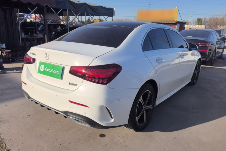 奔驰A级 2024款 A 200 L 时尚型车身外观7