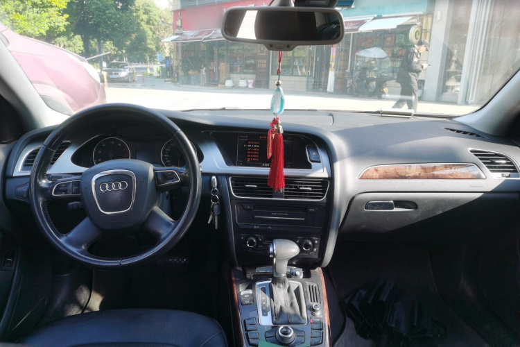 奥迪A4L 2011款 2.0 TFSI 技术型中控内饰7002