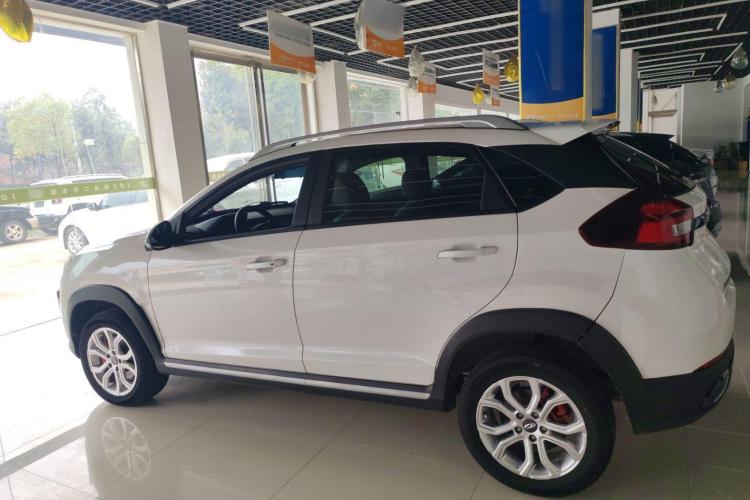 奇瑞 瑞虎3X 2022款 钻石版 1.5L CVT精英版车身外观6005