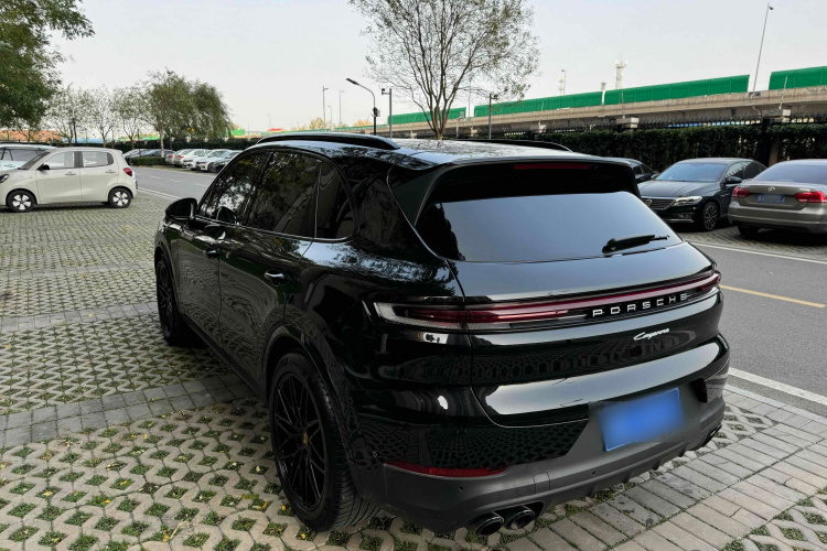 保时捷 2024款 Cayenne 3.0T车身外观6006