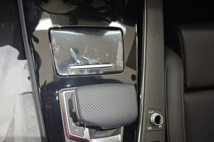 奥迪A4L 2025款 200万辆悦享版 40 TFSI 豪华动感型中控内饰7004