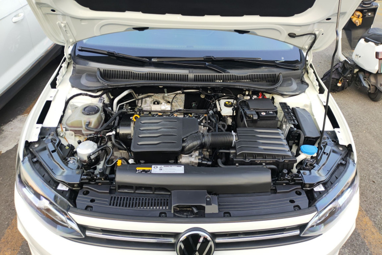 大众 Polo 2023款 改款 Plus 1.5L 自动炫彩科技版机舱底盘24