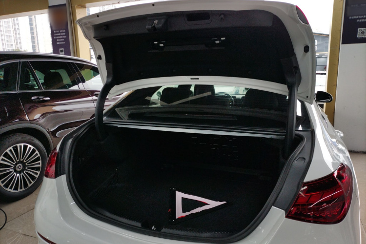 奔驰C级 2022款 改款 C 200 L 运动版局部细节23