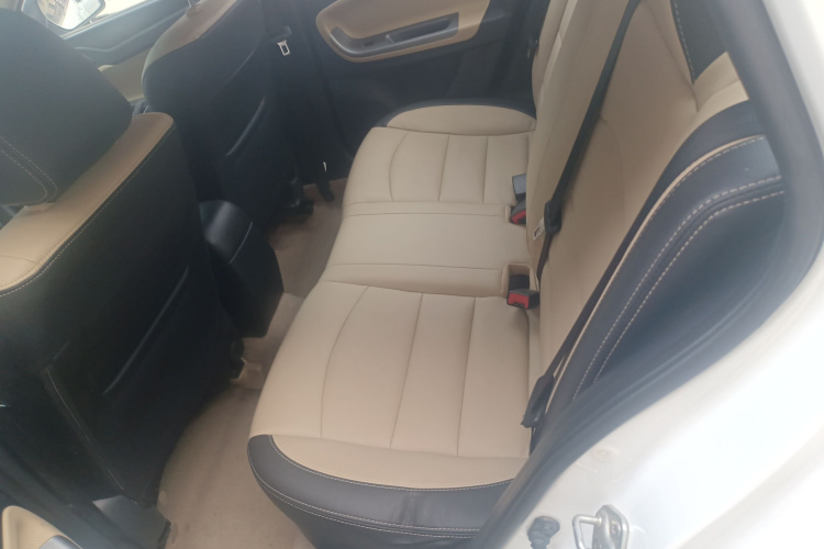 海马 福美来 2015款 1.6L 手动品尚型中控内饰21