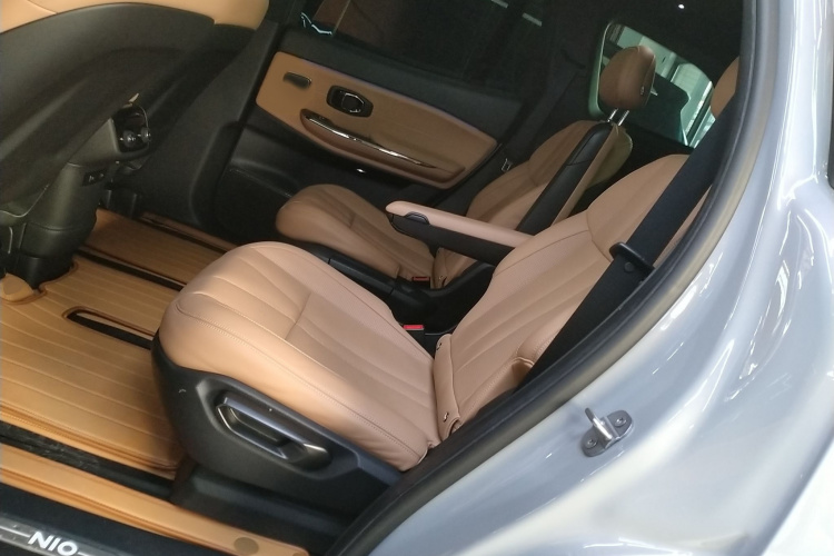 蔚来ES8 2022款 100kWh 领航版 六座中控内饰7004