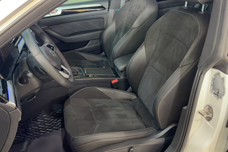 一汽-大众CC 2023款 330TSI 炫目版局部细节19