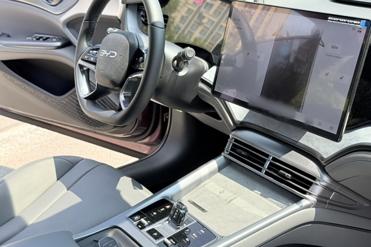 比亚迪 海豹 2024款 荣耀版 DM-i 1.5L 121km 豪华型局部细节24