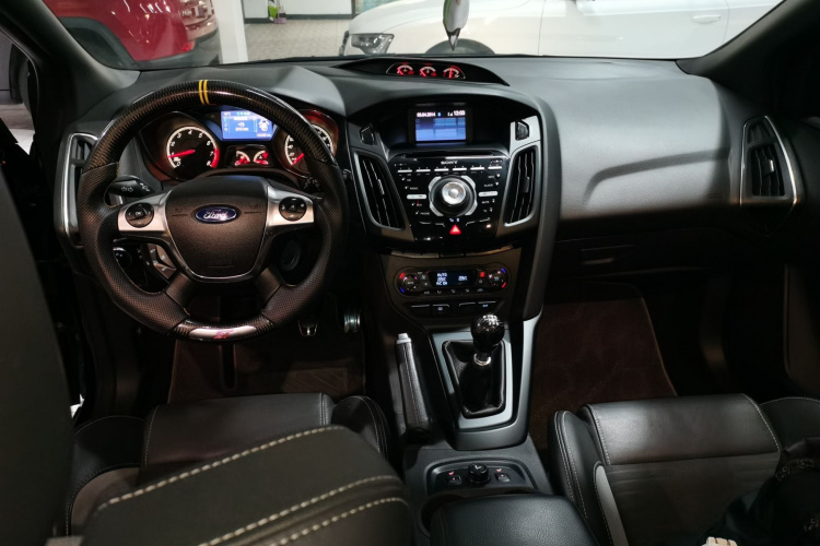 福特 福克斯(进口) 2013款 2.0T ST 标准版中控内饰12