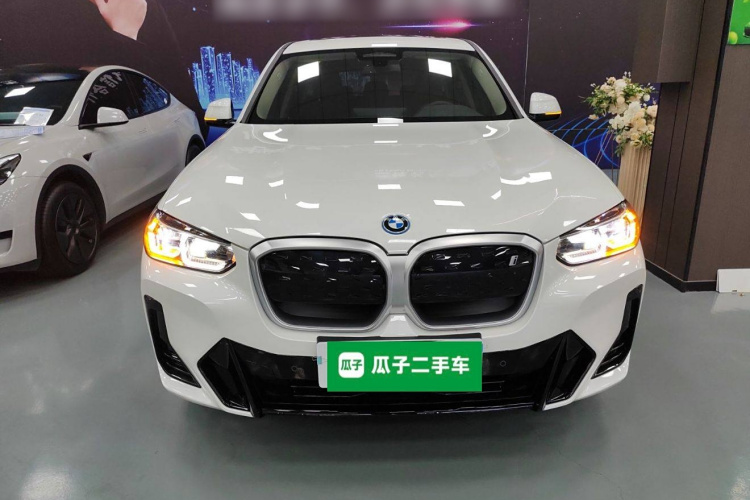 宝马iX3 2024款 领先型车身外观2