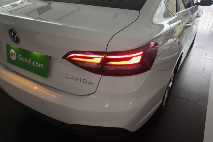 大众 朗逸 2023款 1.5L 自动得逸版车身外观9