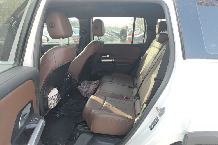 奔驰GLB 2022款 改款 GLB 200 动感型中控内饰7004