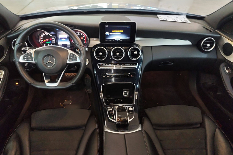 奔驰C级 2017款 C 200 运动版中控内饰12