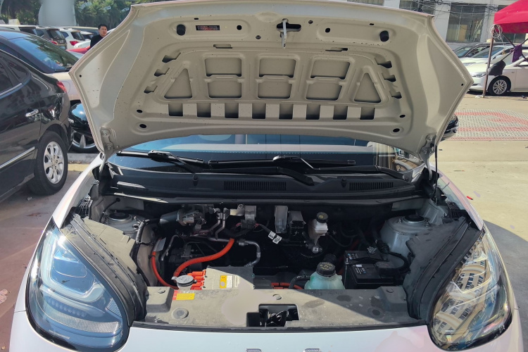 五菱汽车 五菱缤果 2023款 333km 灵犀互联款机舱底盘24