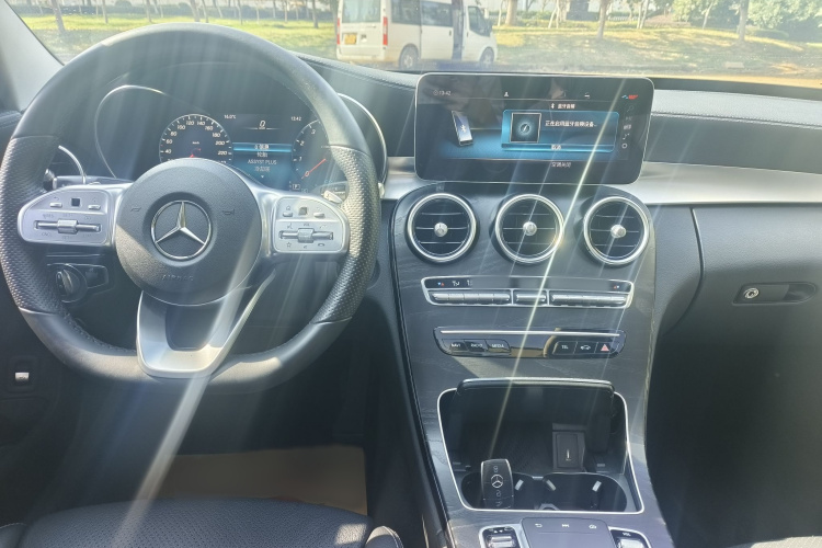 奔驰C级 2020款 C 260 L 运动版中控内饰7006