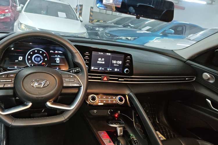 现代 伊兰特 2022款 1.5L CVT GLX精英版中控内饰12