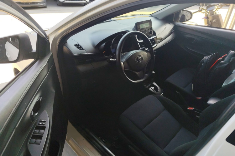 丰田 YARiS L 致享 2020款 1.5L CVT领先版中控内饰7003