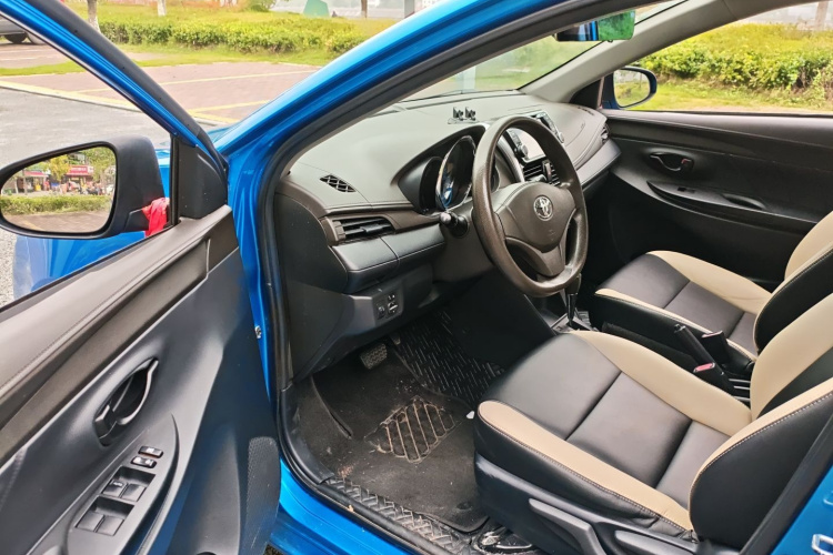 丰田 YARiS L 致炫 2014款 1.3E 自动魅动版中控内饰7003