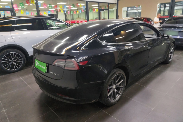 特斯拉 Model 3 2022款 后轮驱动版车身外观7