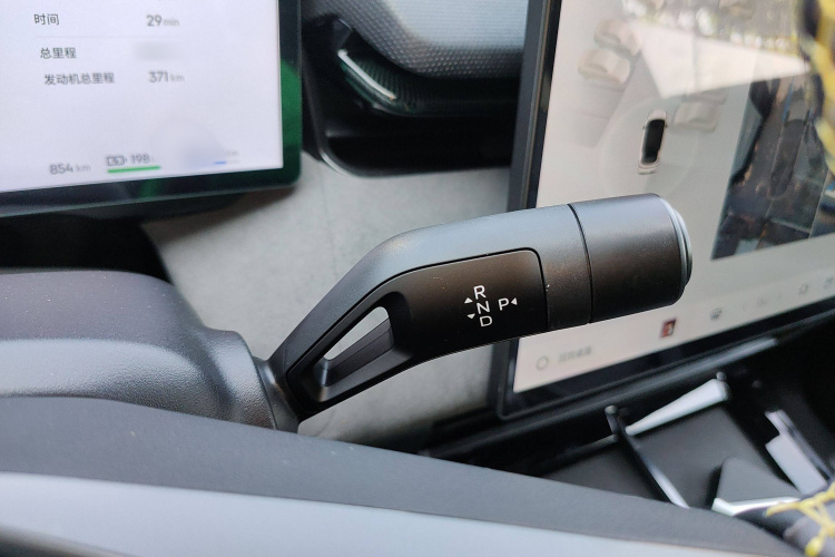 领克08 EM-P 2025款 220km 四驱性能Halo局部细节18